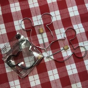 Mickey Mouse Egg Ring Set of 2 Walt Disney World NIB & 2 Pancake molds